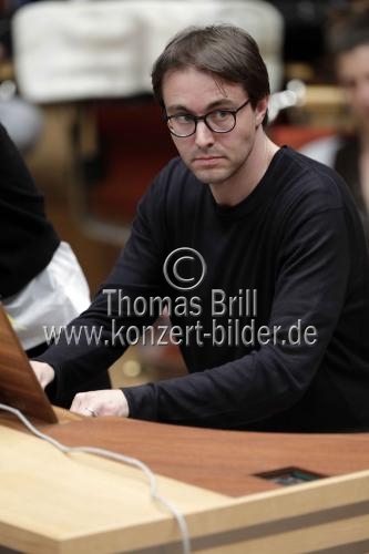 Deutsche Organist Christian Schmitt gastiert in Begleitung der Bamberger Symphoniker-Bayerische Staatsphilharmonie unter der Leitung des tschechischen Dirigenten Jakub Hrůša in der Philharmonie Köln (&copy; Thomas Brill)